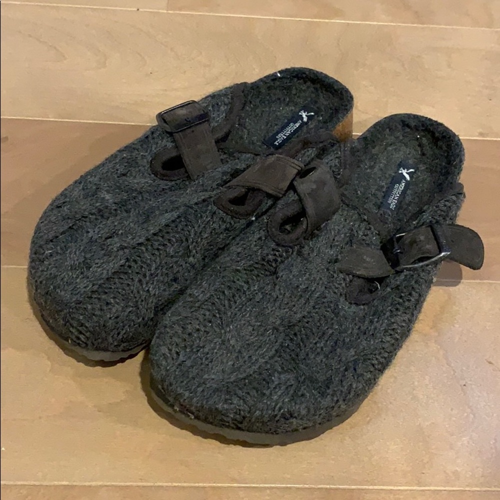 American Eagle clogs 6-6/12